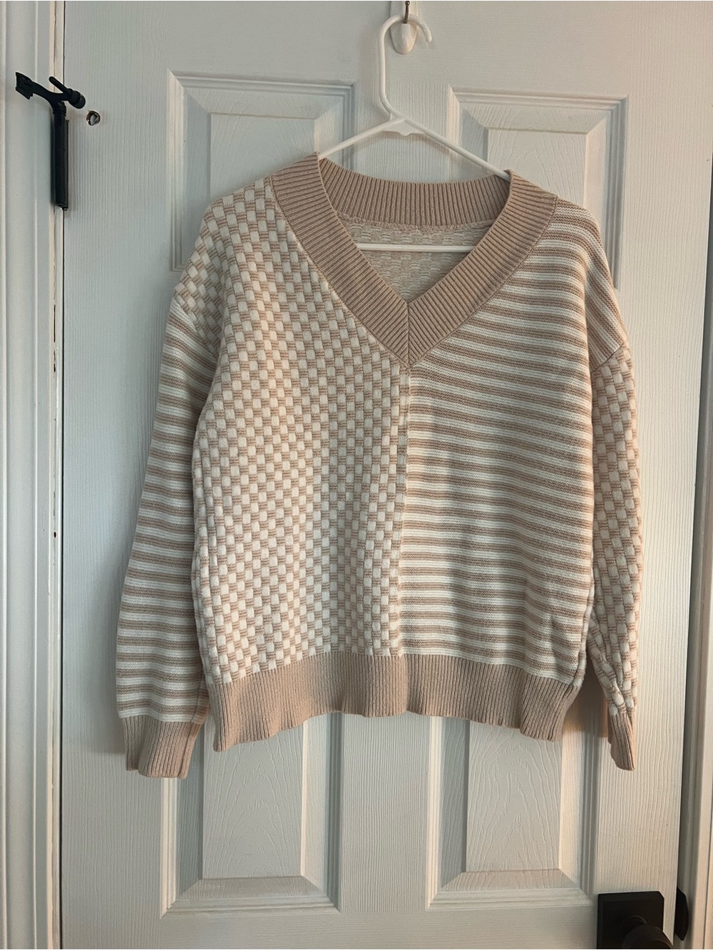 Amazon Women's Beige and Cream V-Neck Mixed Knit Sweater